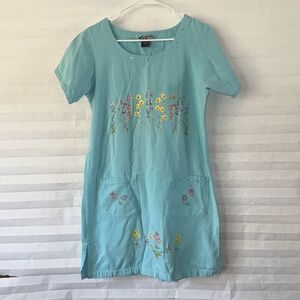 H & J Women’s Aqua Blue Floral Graphic Top Size Small Rhinestone Collar Detail